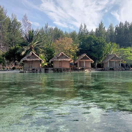 Coco Huts Guest House Waisai 외부 사진