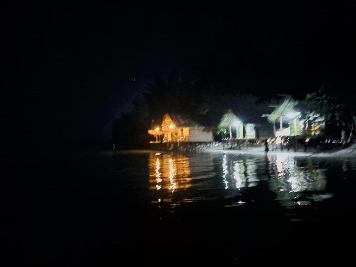 Coco Huts Guest House Waisai 외부 사진