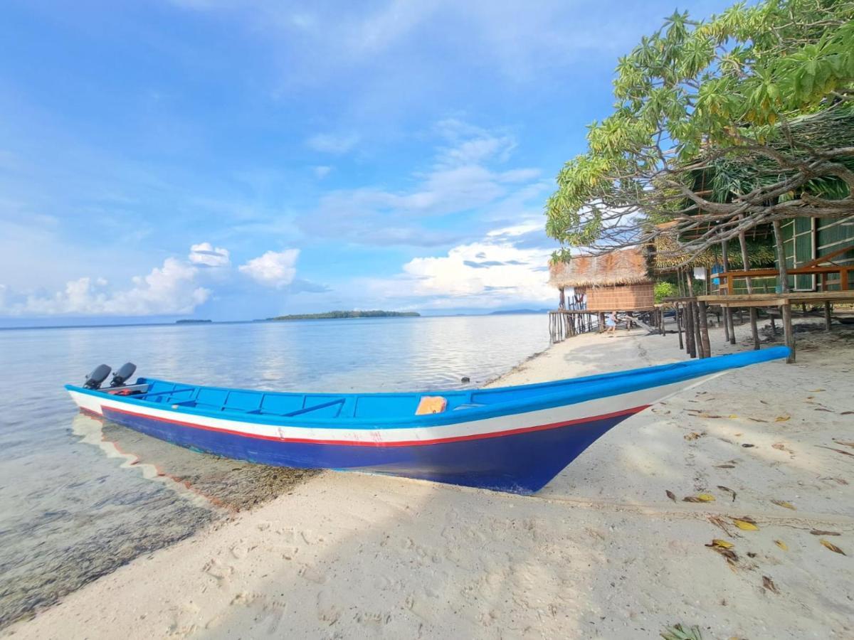 Coco Huts Guest House Waisai 외부 사진
