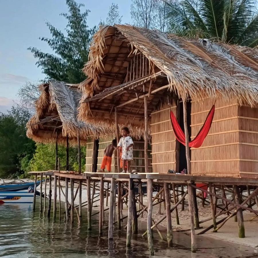 Coco Huts Guest House Waisai 외부 사진