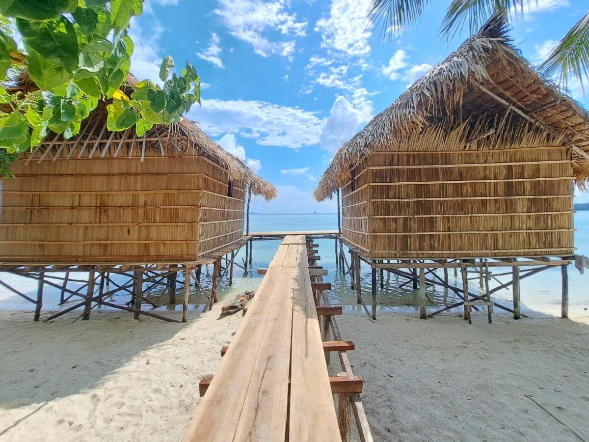 Coco Huts Guest House Waisai 외부 사진