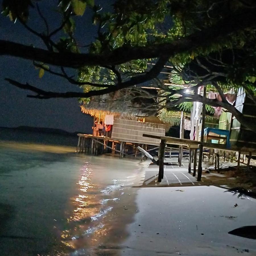 Coco Huts Guest House Waisai 외부 사진
