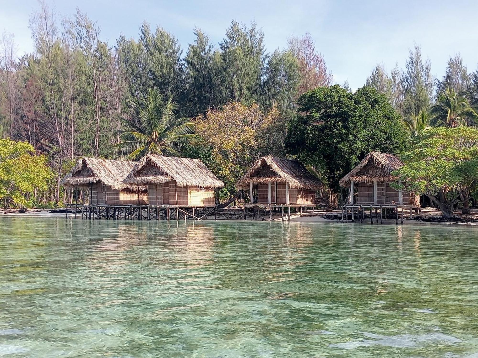 Coco Huts Guest House Waisai 외부 사진