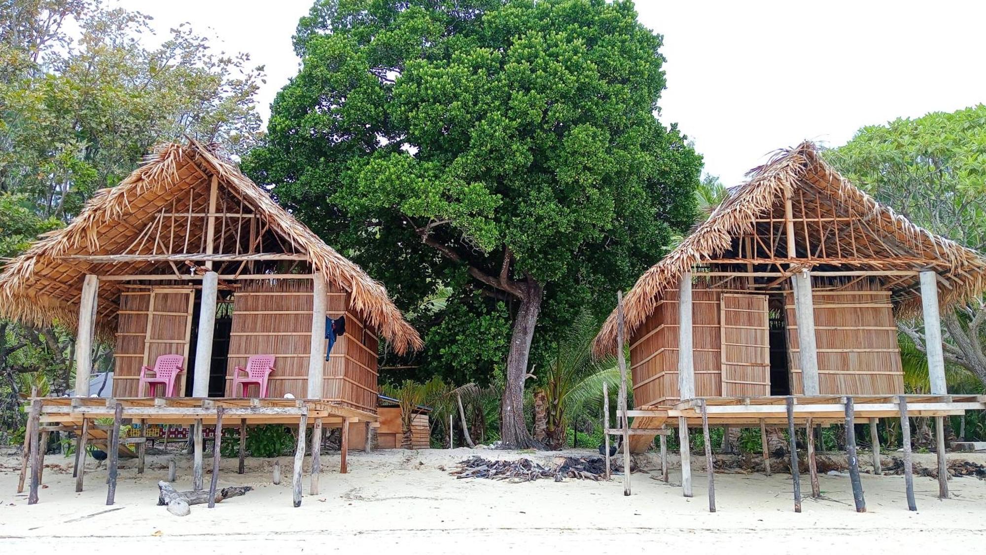 Coco Huts Guest House Waisai 외부 사진