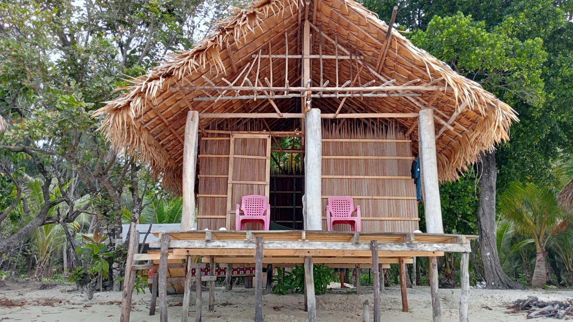 Coco Huts Guest House Waisai 객실 사진