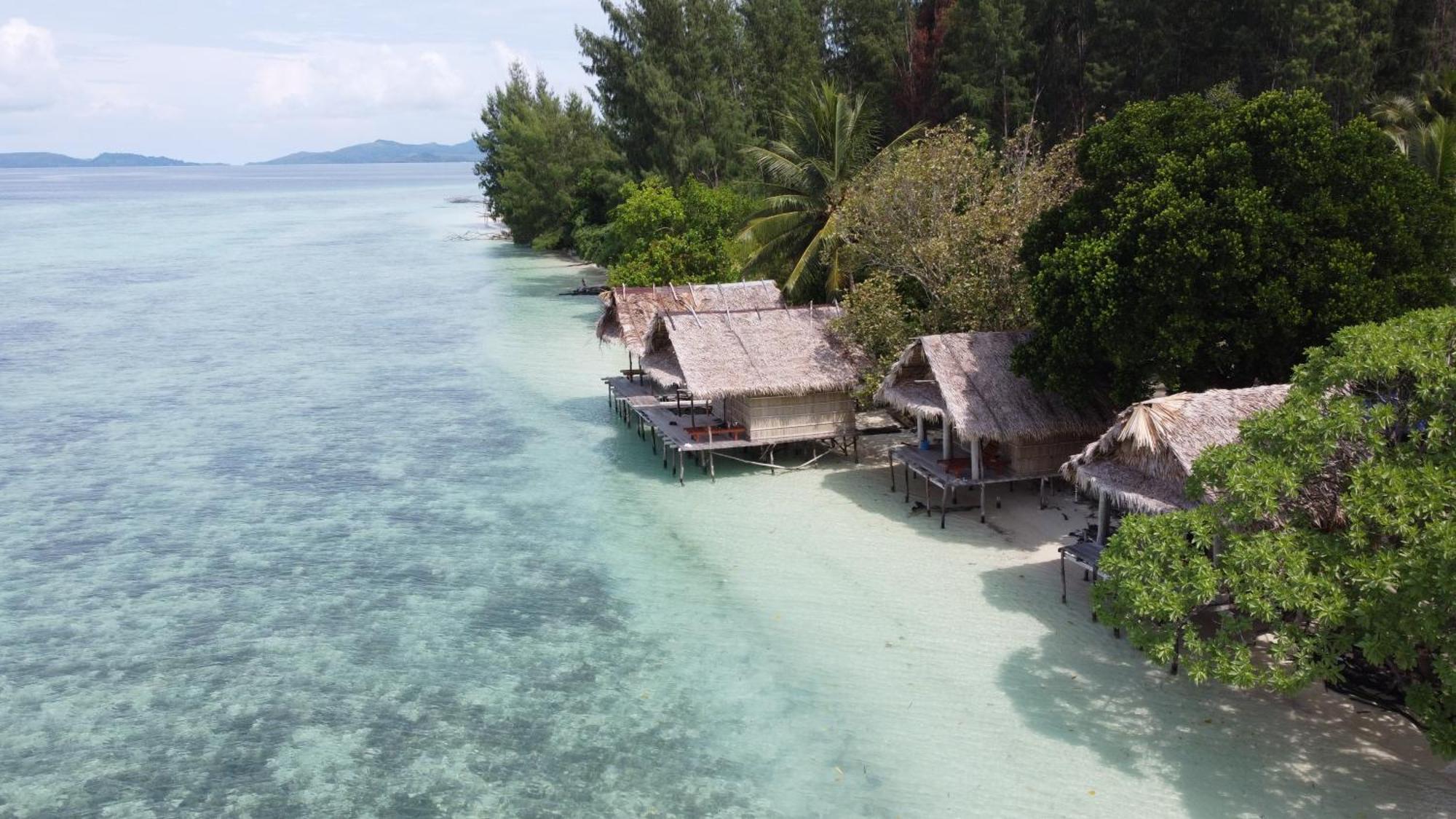 Coco Huts Guest House Waisai 외부 사진
